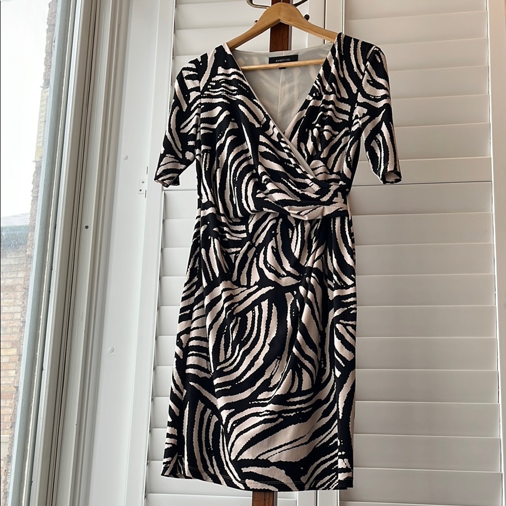 Jones & Co. Elegant Black and Cream Dress (lined on the back side only)